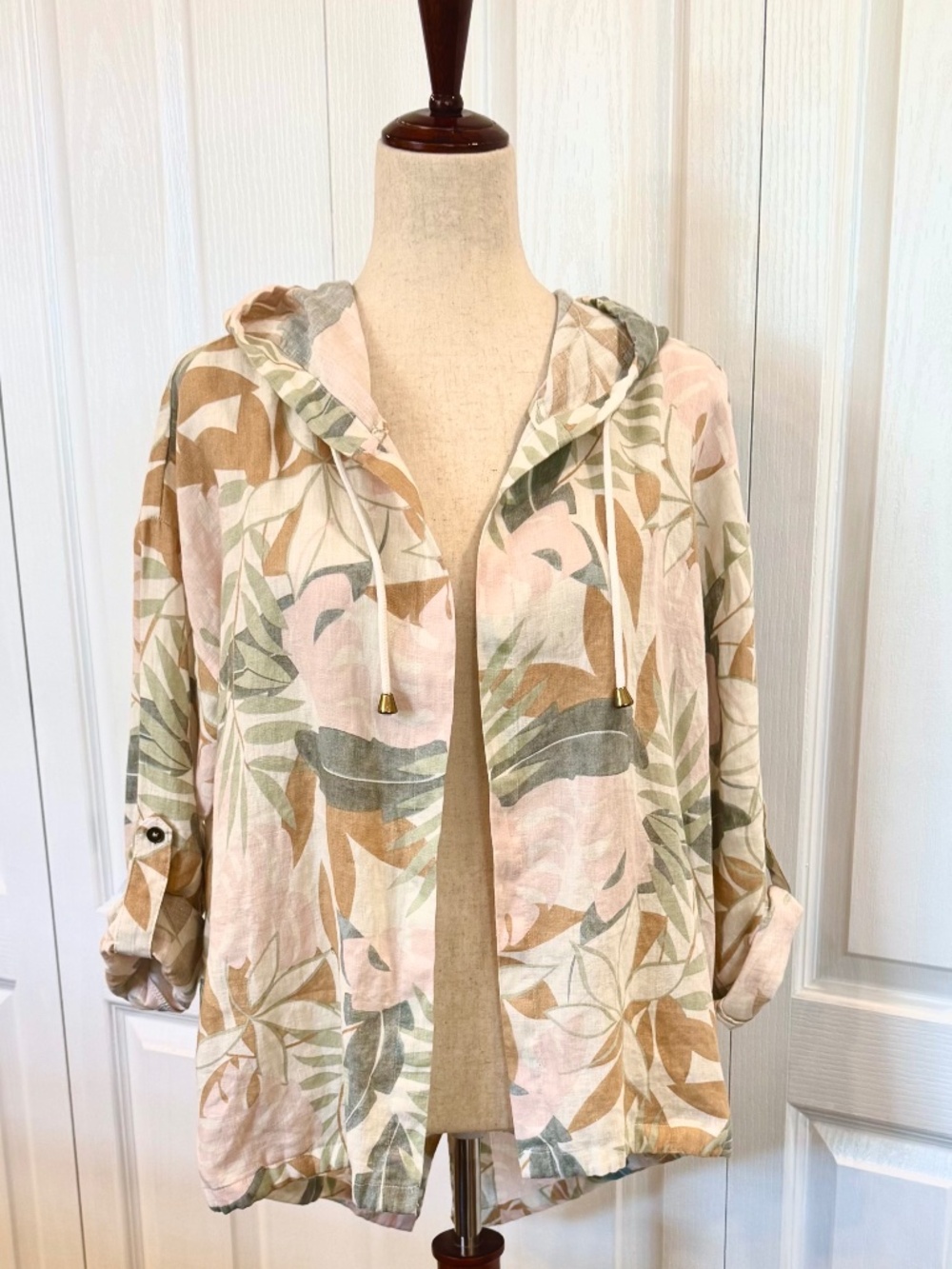 NWT, Woman's Size P/S 100% Linen Hooded Open Cardigan Tropical Palm's, Roll Tab